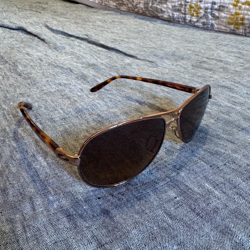 Oakley Feedback Tortoise Shell Brown Aviator Sunglasses